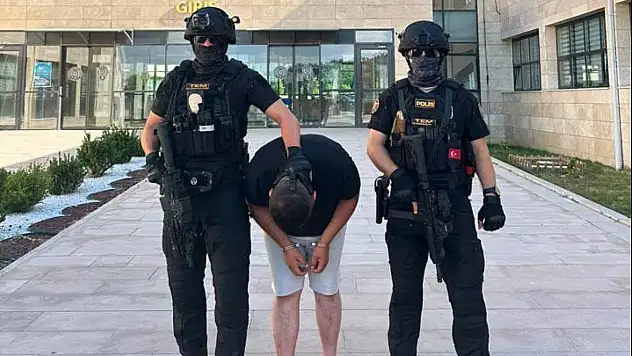 Yakalanan FETÖ'cü firari terörist Karatepe ile irtibatlı kişi tutuklandı
