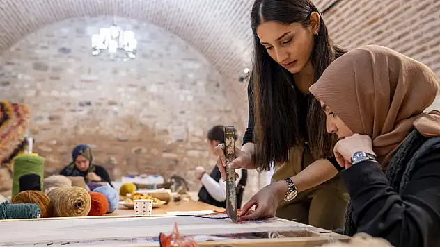 Yapay zeka, sanat, kariyer… TÜRGEV gençler için kolları sıvadı