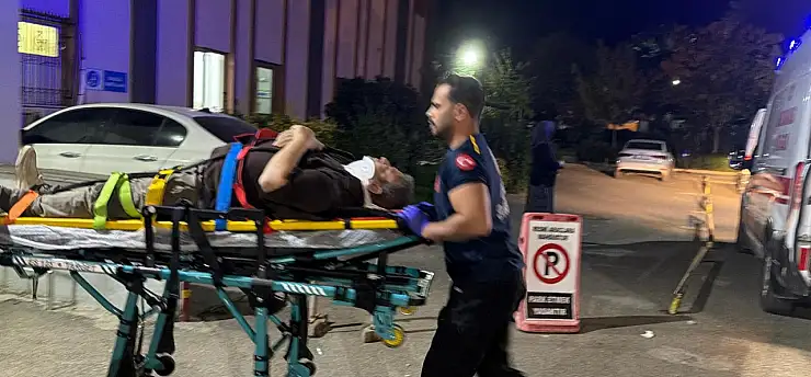 İki otomobil çarpıştı: 8 yaralı