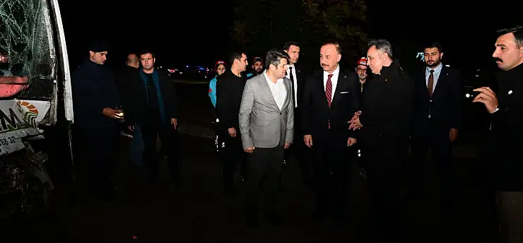 Tarım işçilerini taşıyan midibüs ile tır çarpıştı: 17 yaralı