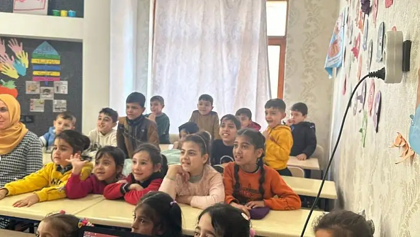 Yetimhanenede kalan çocuklara vücut dili ile sağlıklı beslenme eğitimi verildi