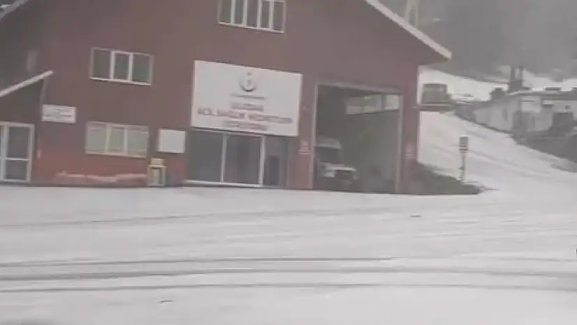 Uludağ'da kar yağışı etkisini gösterdi