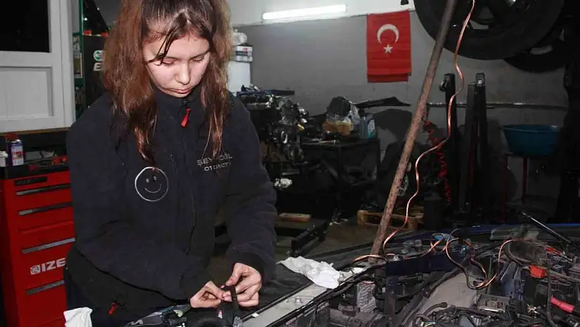 Sanayinin tek kız çırağı!