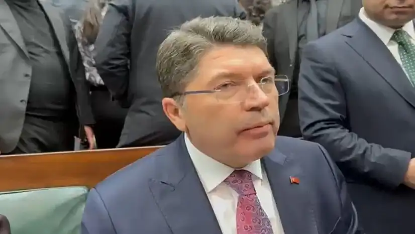 Türk bayrağına saldırıyla ilgili Bakan Tunç'tan son dakika açıklaması