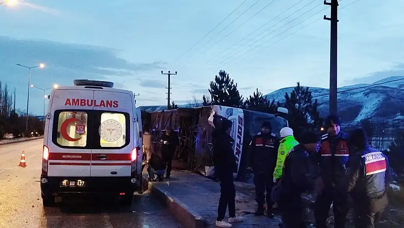 Yolcu otobüsü devrildi: 12 yaralı