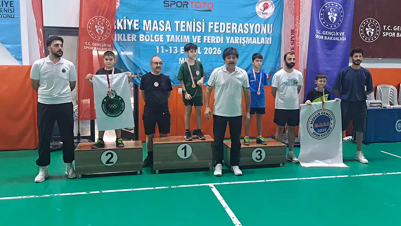 Karatay'ın minik raketlerinden büyük başarı: Takımda şampiyonluk, ferdide ikincilik