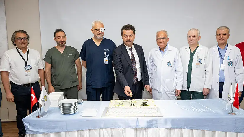 Konya'daki hastane sağlıkta çağ atlıyor: 300'üncü robotik ameliyat başarısını kutladı