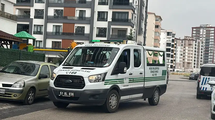 22 yaşındaki genç kız binanın çatı katında ölü bulundu!