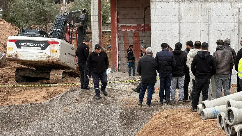 İnşaatta can pazarı: İş makinesi ile duvar arasında sıkışan işçi öldü