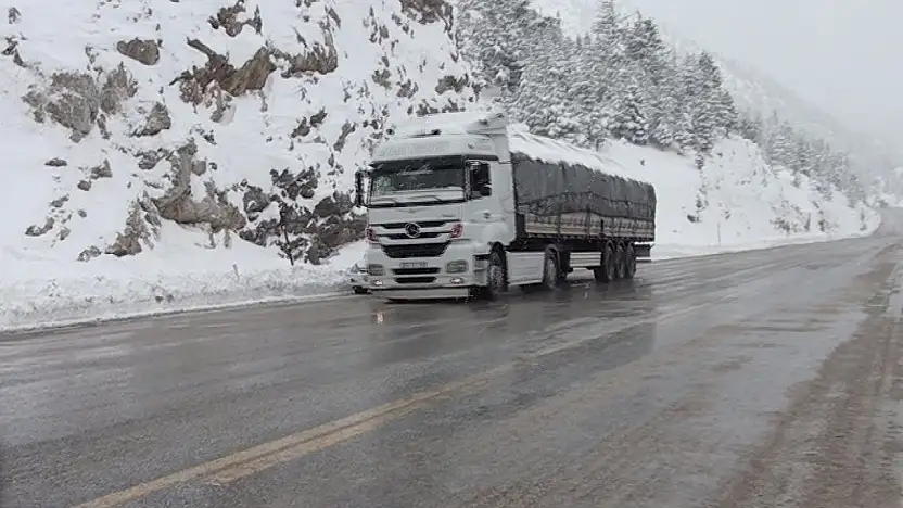 Konya-Antalya yolunda kar alarmı