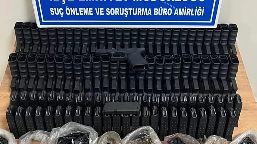 Konya'da polisin dikkati kaçakçılığı önledi! Valizinden silah fabrikası çıktı