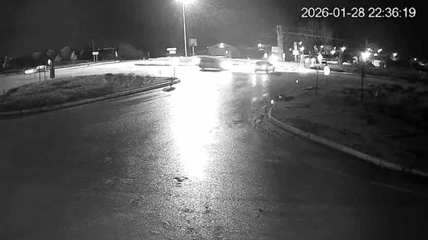 Konya'da şeker fabrikası önündeki 2 aracın çarpışma anı kamerada!