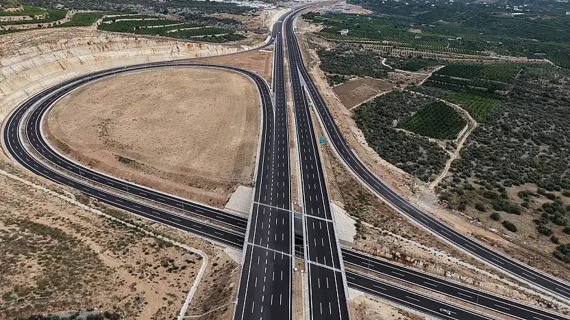 Trafiğe neşter: Konya-Mersin transit trafiğini rahatlatan otoyol trafiğe açıldı