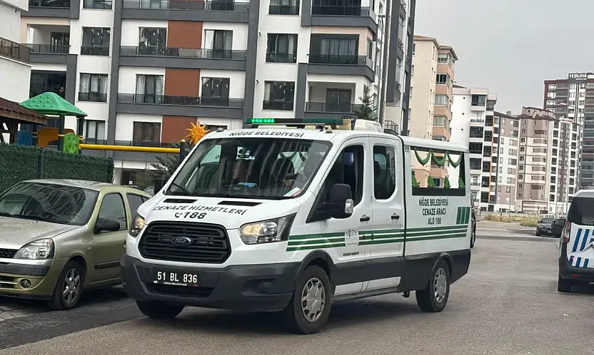 22 yaşındaki genç kız binanın çatı katında ölü bulundu!