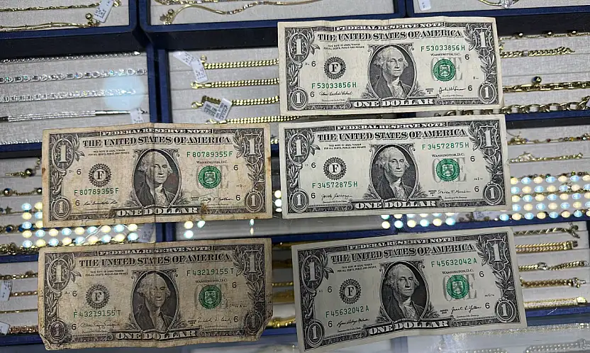 Alihan Kuriş suç örgütüne yönelik soruşturmada, F serisi 5 adet 1 dolarlık banknot ele geçirildi