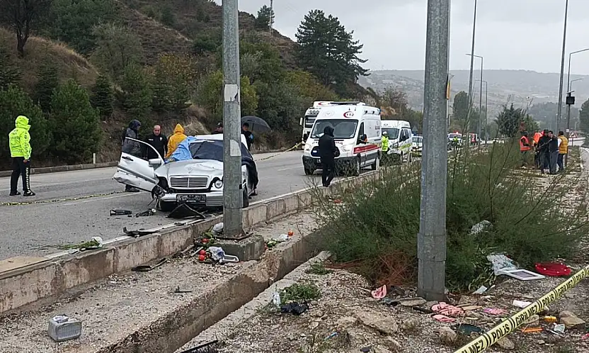 Kınadan çıkıp düğüne giderken acı kaza: 1 ölü, 4 yaralı