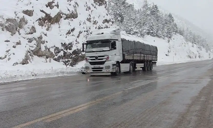 Konya-Antalya yolunda kar alarmı