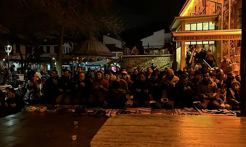 Konya'da Berat Kandili coşkusu: Kapu Camii ve tarihi camiler doldu taştı