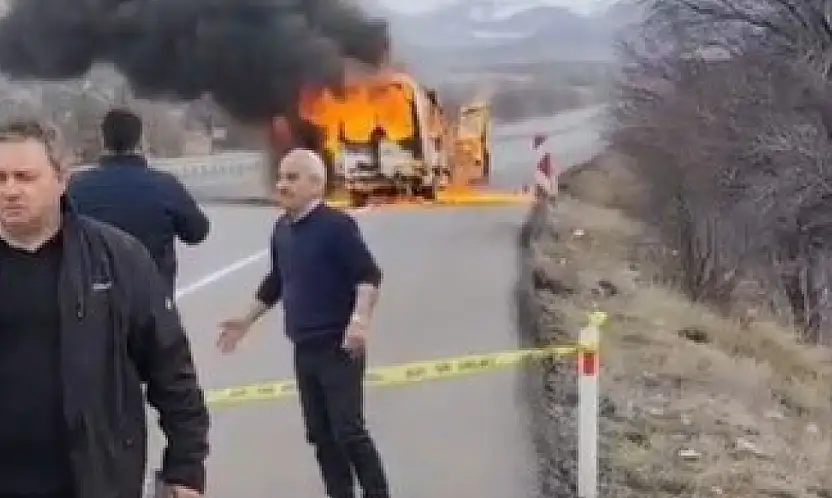 Konya'da minibüs alev topuna döndü!