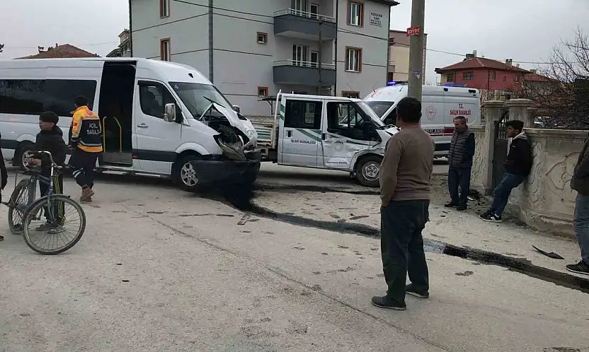 Konya'da öğrenci servisi kaza yaptı... Yaralılar var