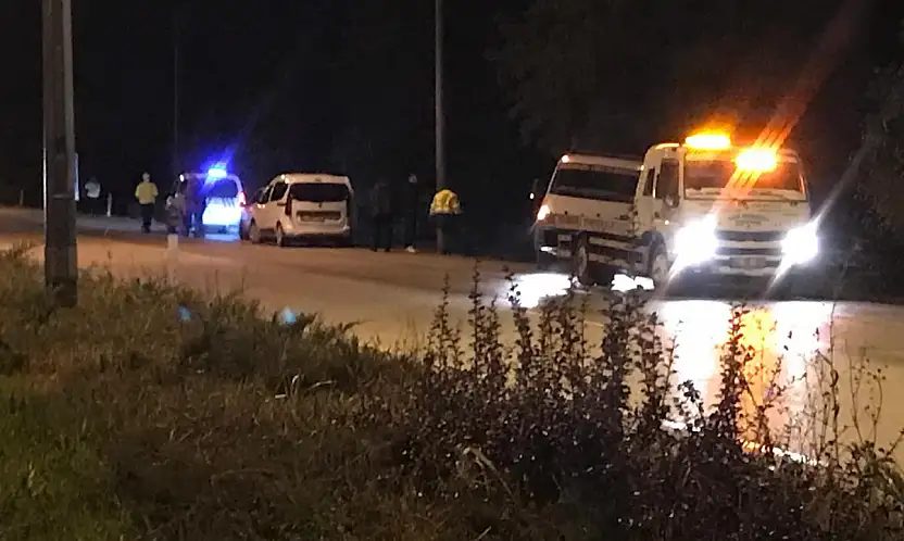 Konya'da tırın çarptığı otomobil şarampole uçtu