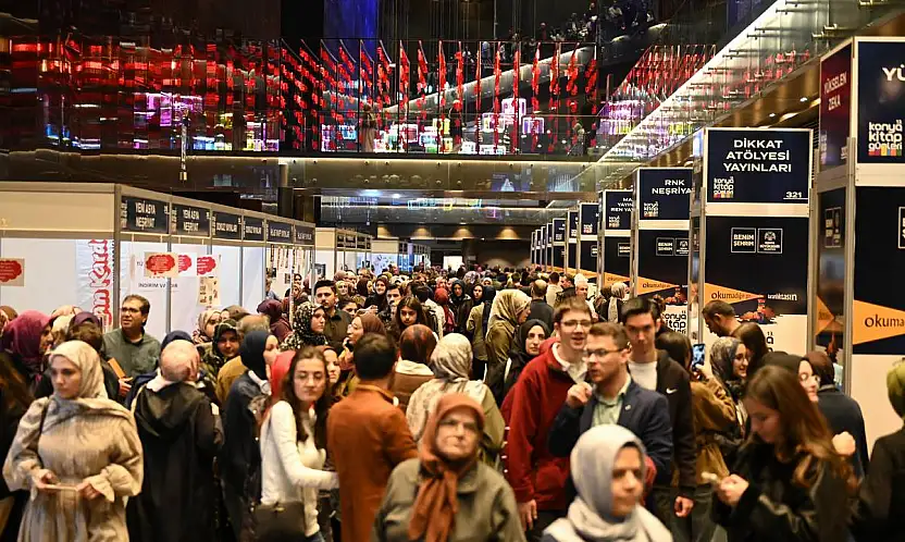 Konya Kitap Günleri'nde hafta sonu coşkusu: SKM'de yazar ve kitap akını yaşanıyor