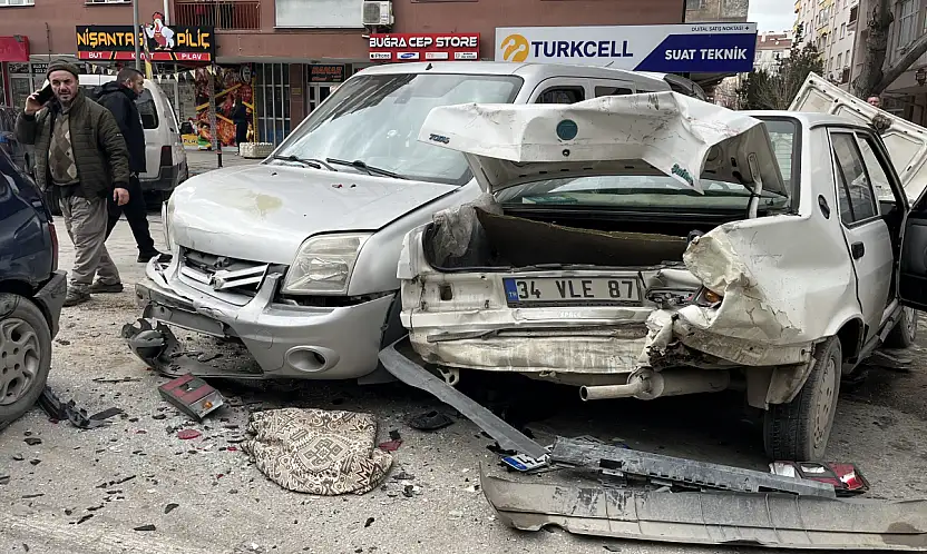 Konya merkezde kamyonet, kırmızı ışıkta bekleyen 7 aracın arasına daldı