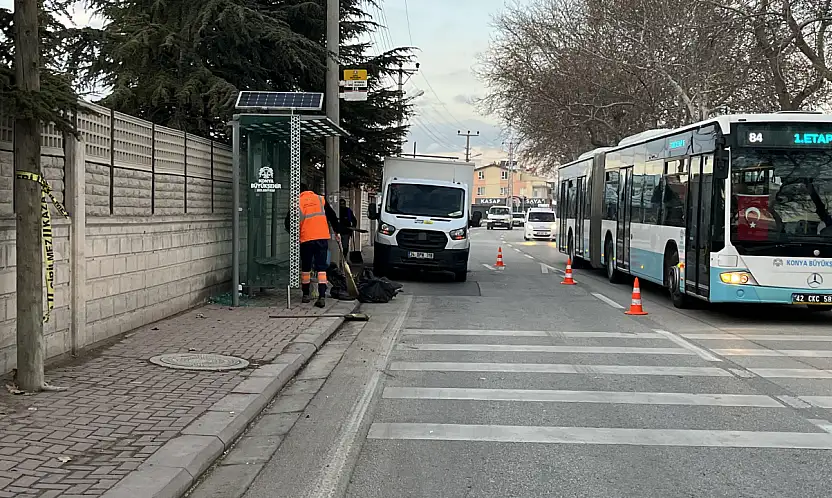 Konya merkezde motosiklet durağa çarptı, 17 yaşındaki genç hayatını kaybetti