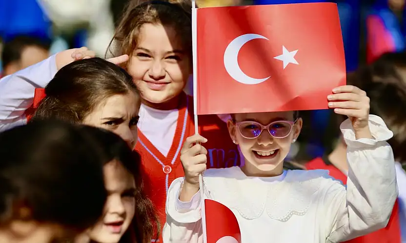 Okullarda anlamlı başlangıç: İlk ders 'Bayrak sevgisi' ile başlayacak