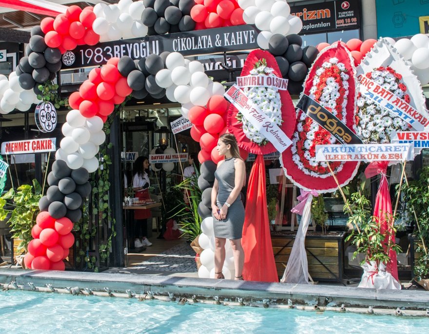1983beyoglu-cikolata-konyada-acildi-2.jpg