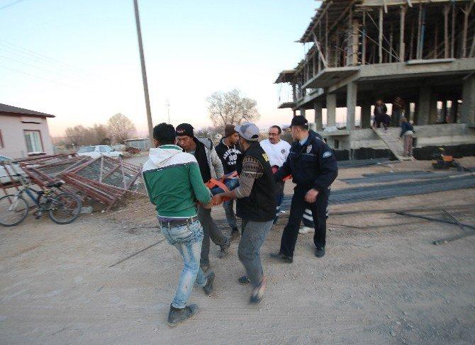 İnşaatın havalandırma boşluğuna düşen işçi yaralandı