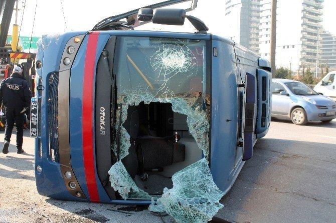 Tem otoyolunda cezaevi aracı devrildi