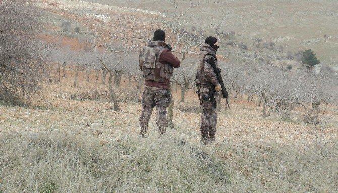 Cezaevi firarisi eşi ve çocuklarını rehin aldı