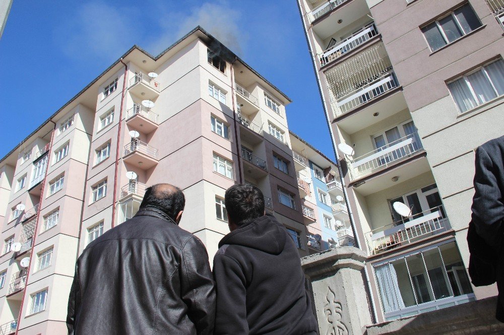 Kendisini terk eden eşine kızıp evini ateşe verdi