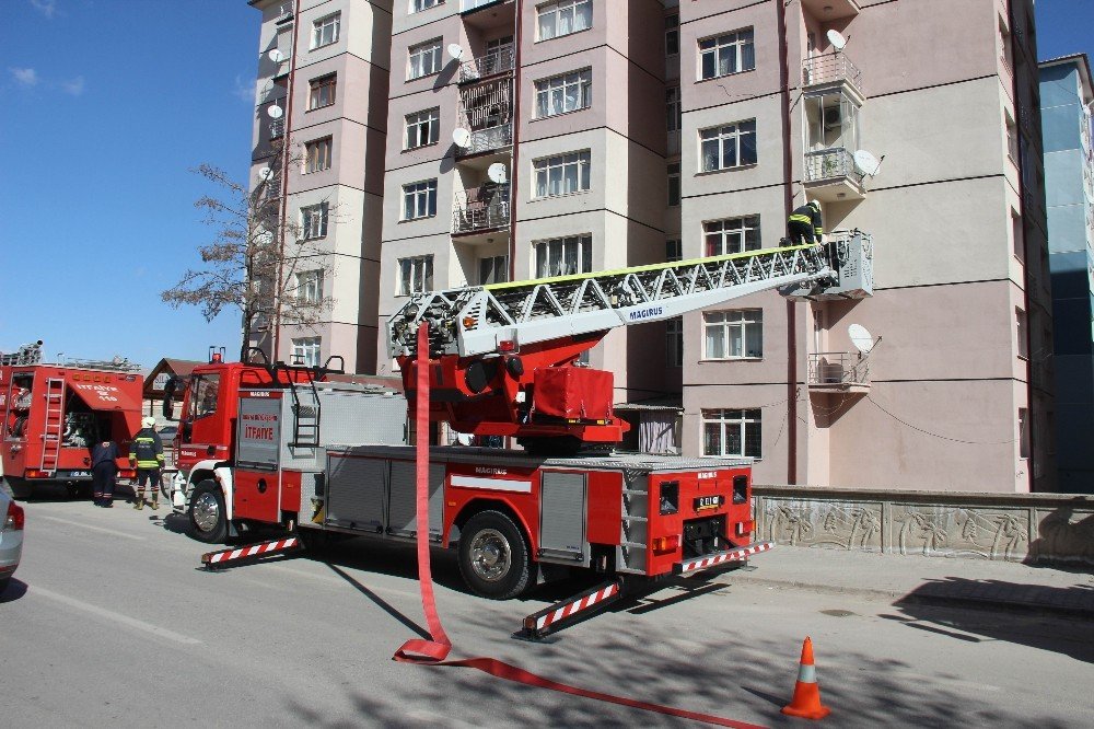 Kendisini terk eden eşine kızıp evini ateşe verdi