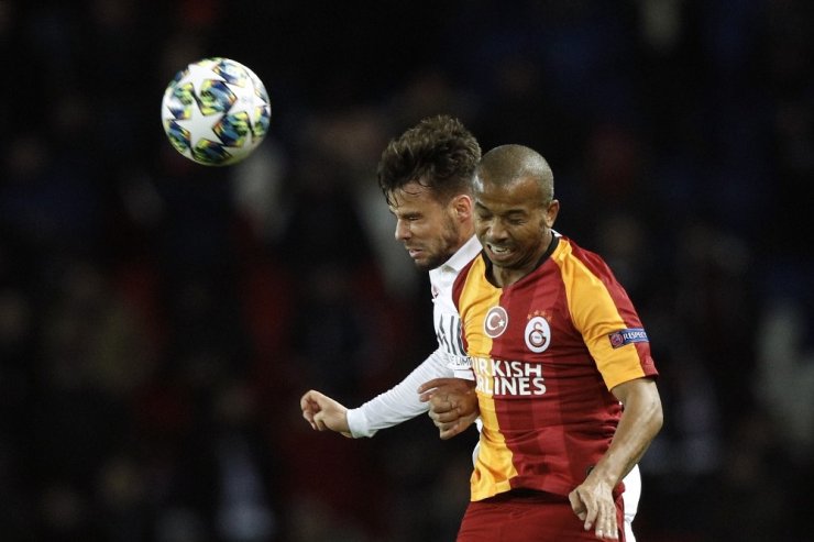 UEFA Şampiyonlar Ligi: Paris Saint-Germain: 2 - Galatasaray: 0 (İlk yarı)