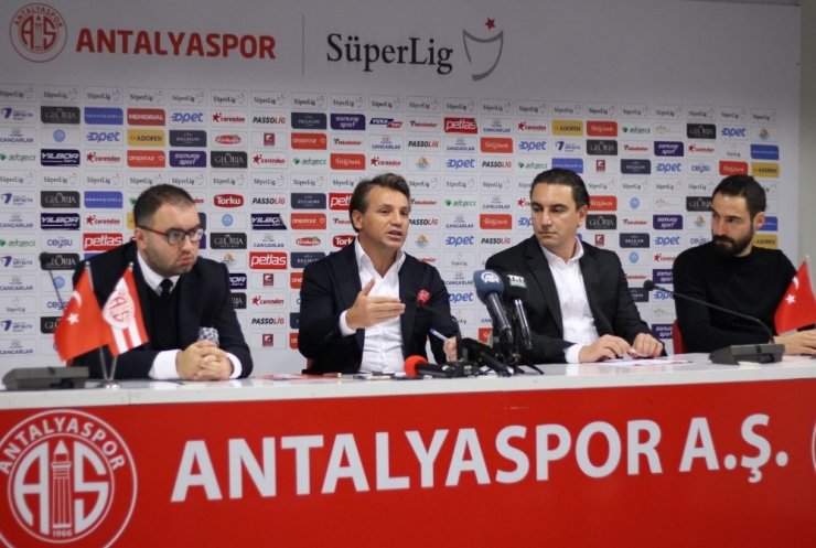 Tamer Tuna Antalyaspor’da üç ayrılığı açıkladı