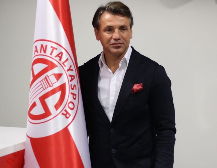 Tamer Tuna Antalyaspor’da üç ayrılığı açıkladı