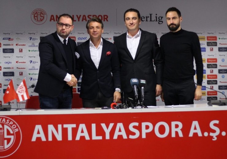 Tamer Tuna Antalyaspor’da üç ayrılığı açıkladı