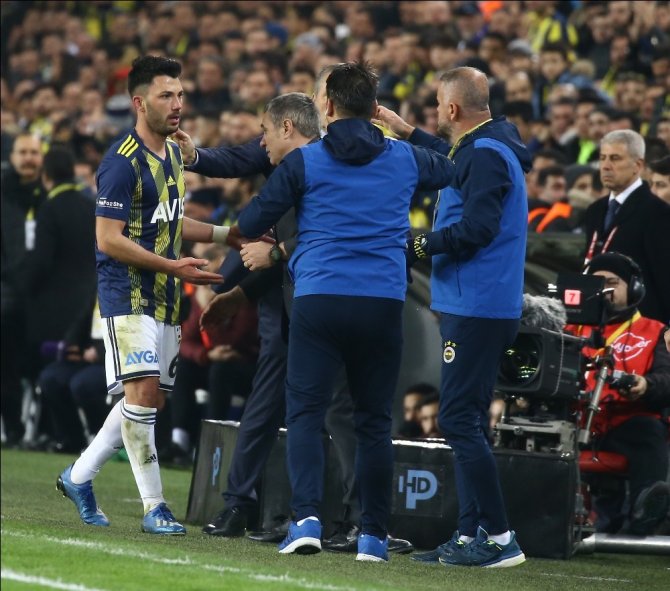 Süper Lig: Fenerbahçe: 1 - Galatasaray: 3 (Maç sonucu)