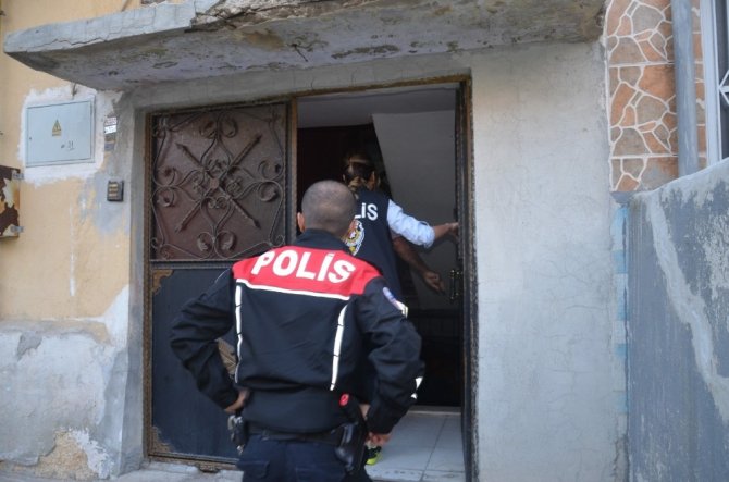 İçişleri Bakanlığı, aranan 2 bin 682 şahsı ve 140 düzensiz göçmeni yakaladı