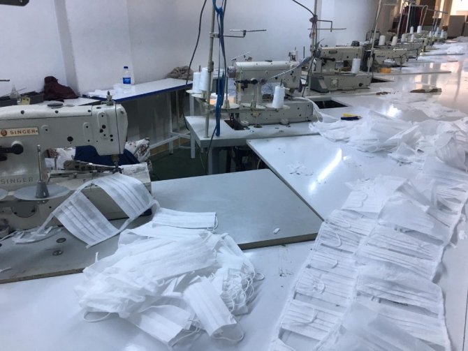 Korona virüs fırsatçılarına baskın: 1 milyon sahte maske ele geçirildi