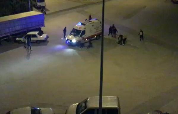 Yaptıkları kaza sonrası 3 sağlık görevlisini darbeden 2 kişi serbest