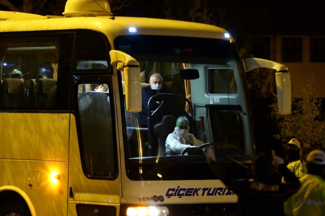 Cezayir'den getirilen 144 kişi Konya'daki yurda yerleştirildi