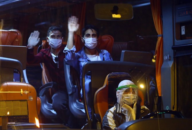 Cezayir'den getirilen 144 kişi Konya'daki yurda yerleştirildi