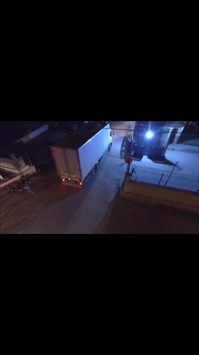 Polis, durdurduğu kamyonda 5 milyon 900 bin 'makaron' ele geçirdi