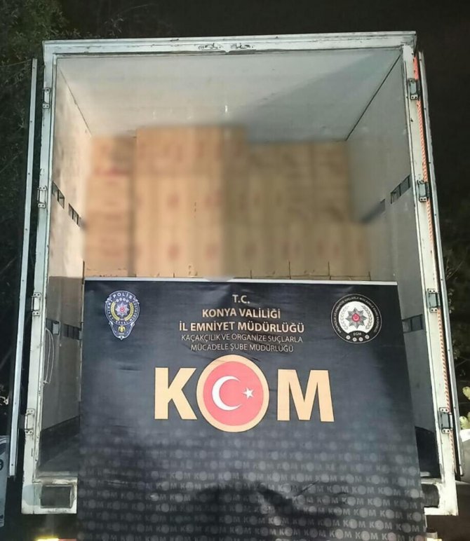 Polis, durdurduğu kamyonda 5 milyon 900 bin 'makaron' ele geçirdi