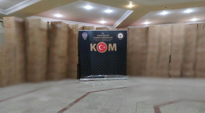 Polis, durdurduğu kamyonda 5 milyon 900 bin 'makaron' ele geçirdi