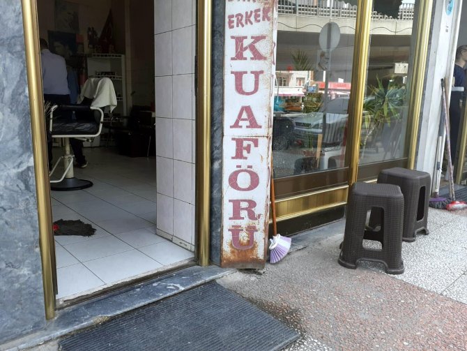 Uşak'ta 26 berberin Covid-19 testi pozitif çıktı