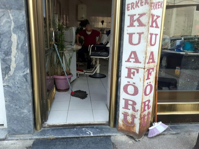 Uşak'ta 26 berberin Covid-19 testi pozitif çıktı